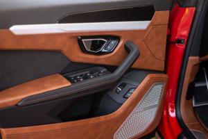 Lamborghini Urus Shiny Black Package 2018 года  (NA)
